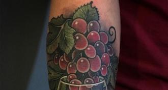 Значение тату гроздь винограда Экскурсия в прошлое: символизм виноградной лозы